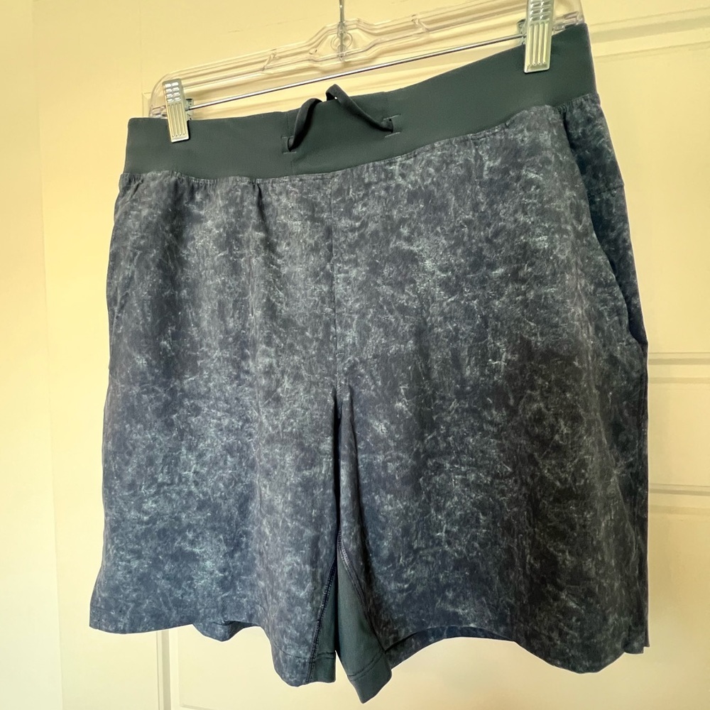 Lululemon THE Linerless‎ Shorts Gym Trunks Mens Size M 9”
